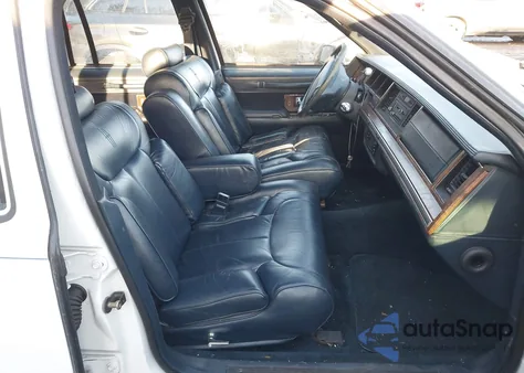 1990 Lincoln Town Car Signature из США, поврежденный, VIN 1LNLM82F5LY607417